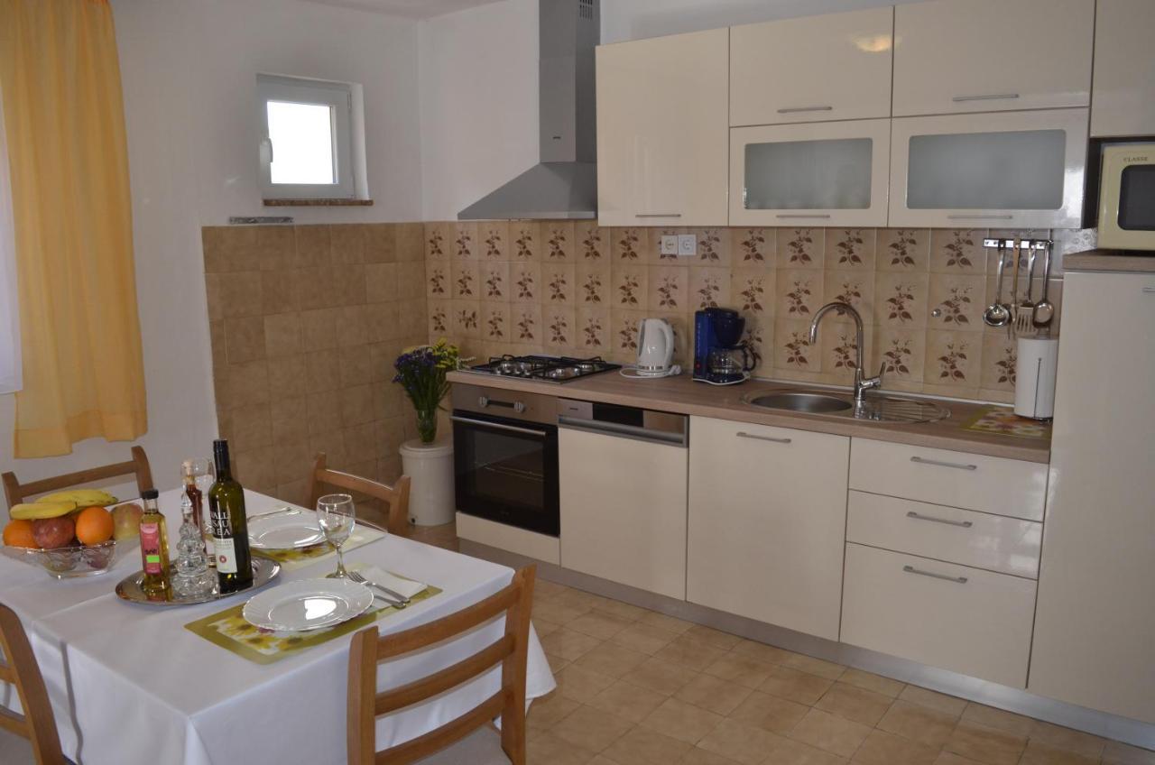 Apartment Ana Kaštel Sućurac Buitenkant foto